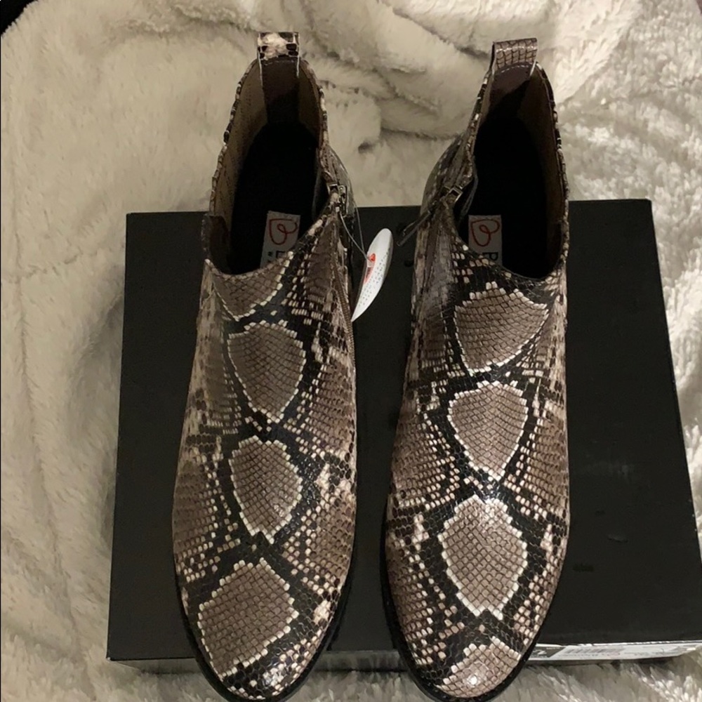NWT Blondo Brown Snake Leather